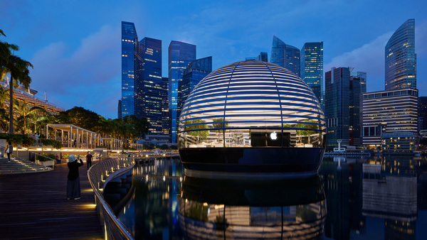 Appearing as a floating sphere, Apple Marina Bay Sands is the first Apple store to sit directly on the water.