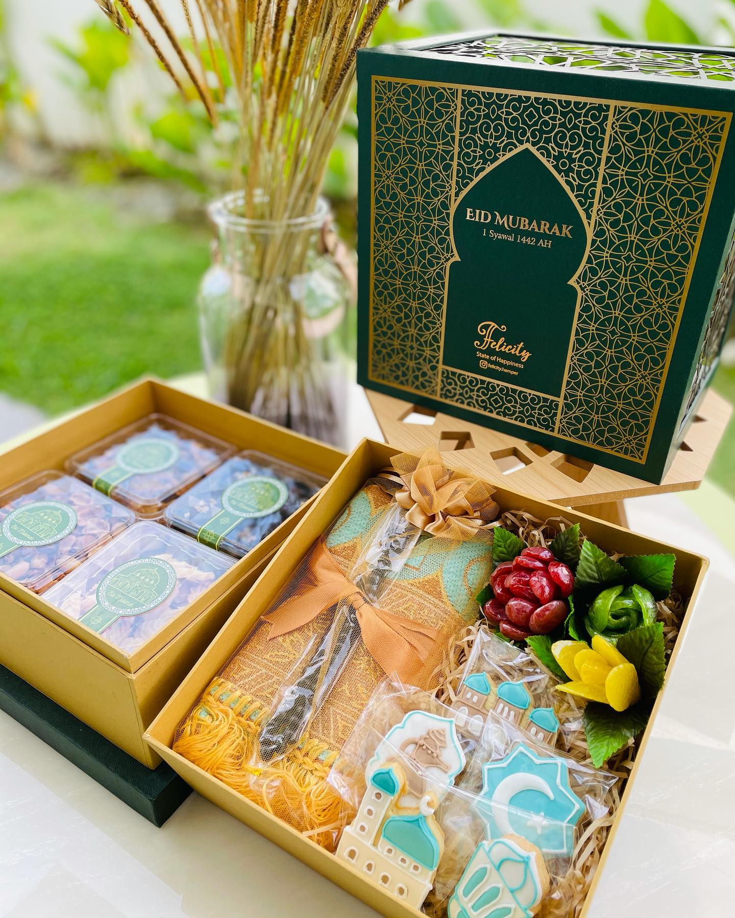 12 Raya Gift Sets & Hampers You Can Send To Your Loved Ones To Brighten ...