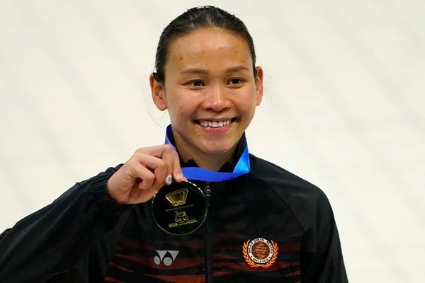 Pandelela and her gold medal at the FINA Diving World Cup in Tokyo on Wednesday, 5 May.