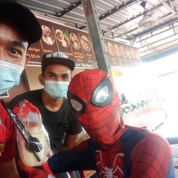 Spider-Man and friends at Kedai Nasi Kertas.