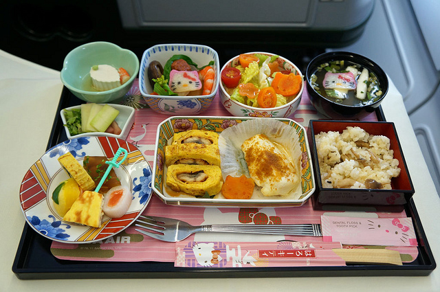 [photos] First Hello Kitty Jet To Fly Into La This Month!