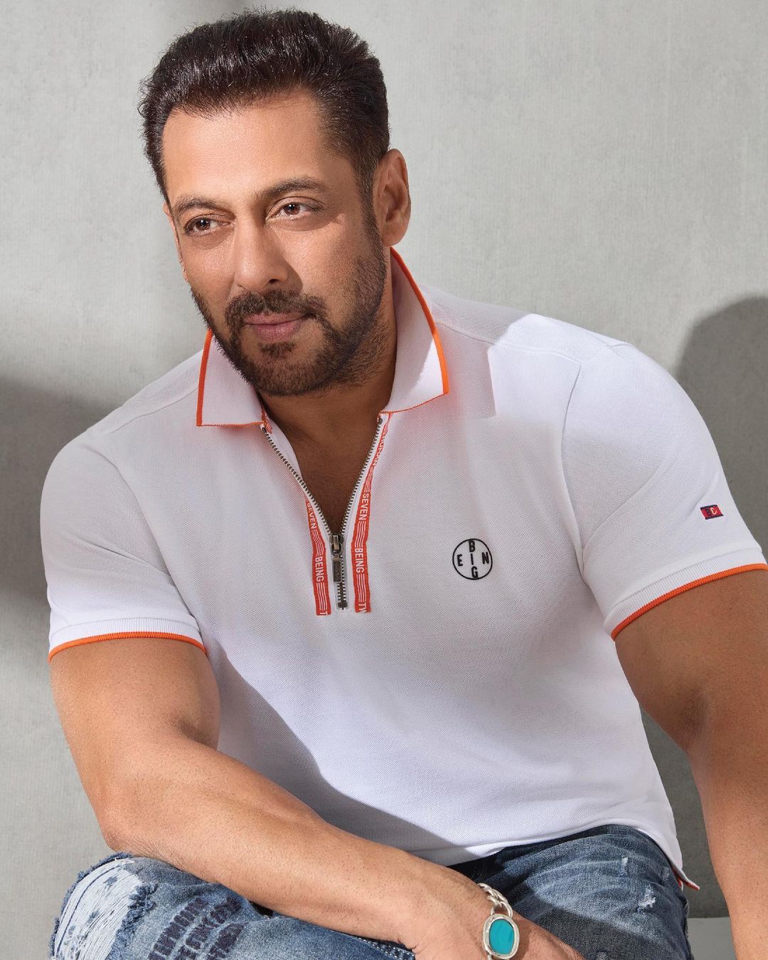 Salman Khan gifts his iconic lucky charm bracelet to Aamir Khan fans  say it means collab confirmed