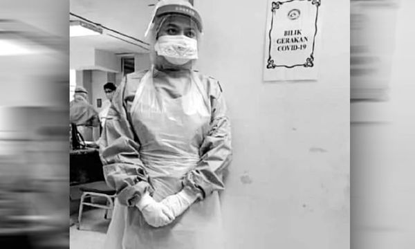 Siti Aishah donned in full personal protective equipment (PPE) at Tuanku Ja'afar Hospital, Seremban before she moved to Labuan Hospital.