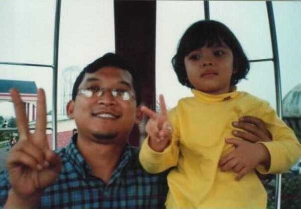 Arisha with her father, Rozaidee, in 1999.