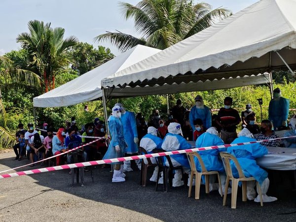 A targeted screening was carried out by health workers at Felcra Bukit Kepah.