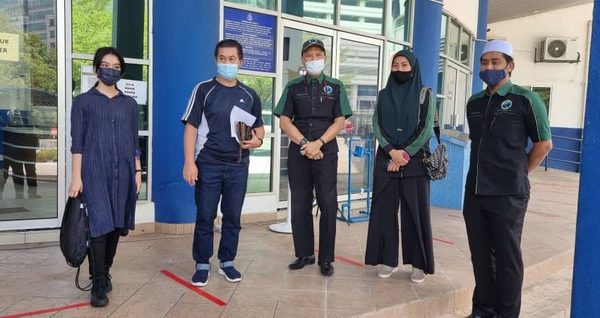 Nik Farah (far left) and Nadzim Johan (middle) at the Brickfields IPD on Monday.