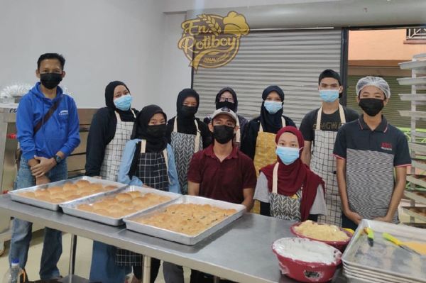 Ridzuan (centre, in red) and his team.