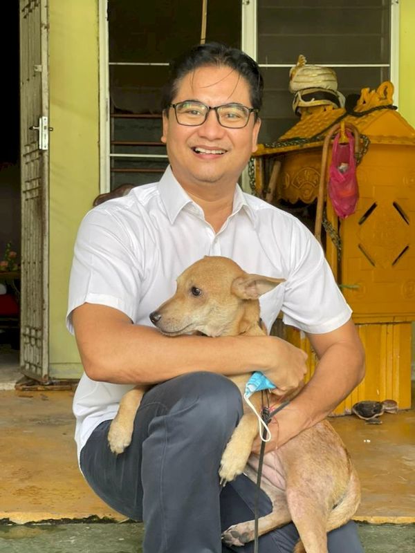 State assemblyman Terrence Naidu with Anandavelli.