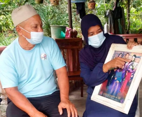 Nurul Natasya Ezreen's parents, Azemi Ibrahim (left) and Zuraimi Mohd Desa (right).