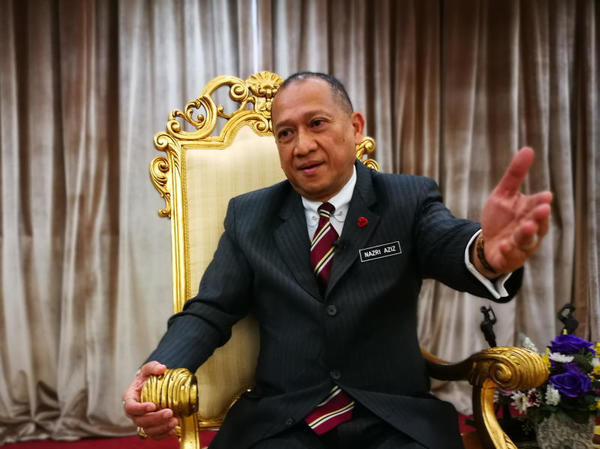 Padang Rengas MP Datuk Seri Mohamed Nazri Abdul Aziz.