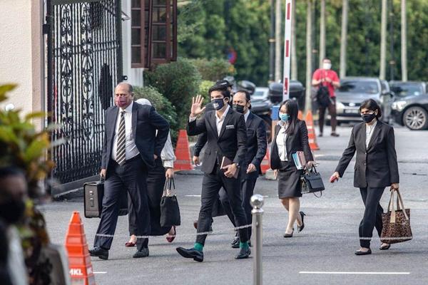 Syed Saddiq arriving with his lawyers at the Kuala Lumpur Court Complex earlier today.