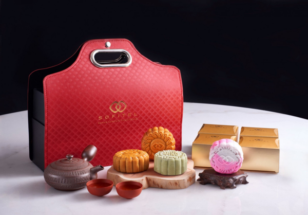 Luxury Mooncake gift box 2021(Sale), Food & Drinks, Packaged & Instant Food  on Carousell