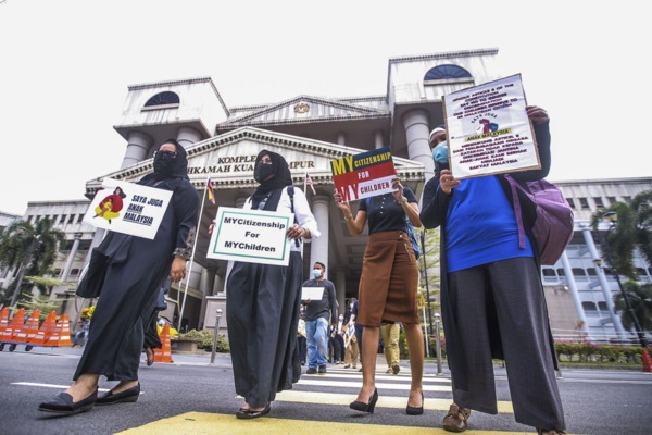 Members of Family Frontiers outside the Kuala Lumpur Courts Complex on 27 April.