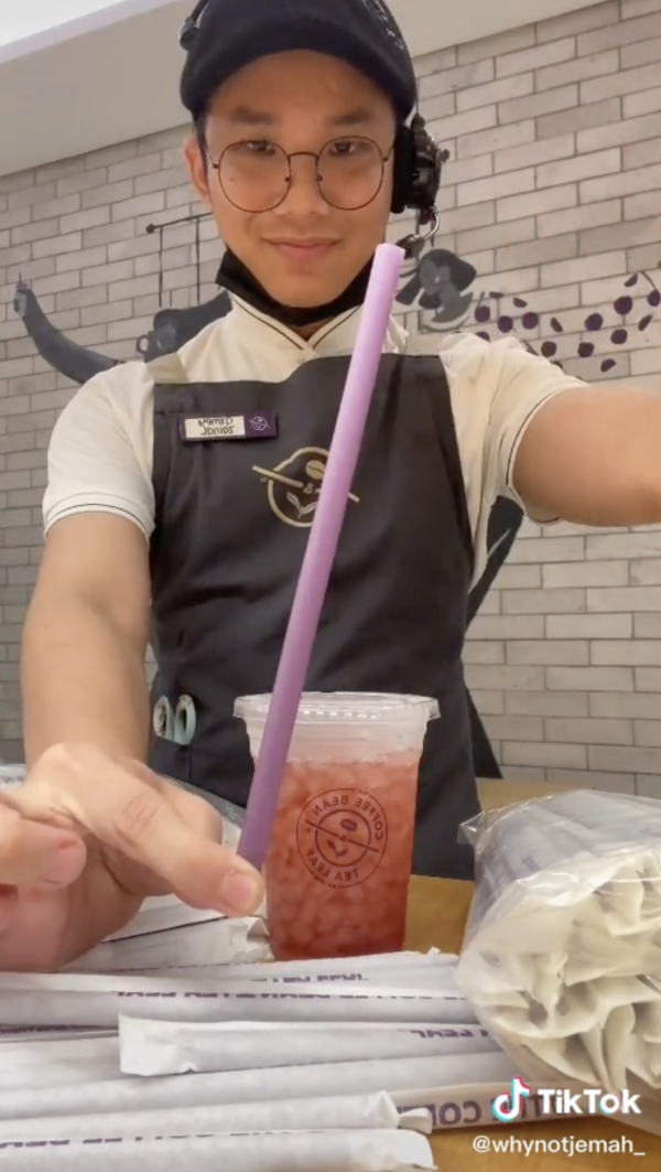 Coffee Bean's creates crunchy and edible rice straws to pair with your  drink!