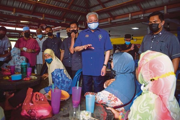 Prime Minister Datuk Seri Ismail Sabri Yaakob meeting residents in Alor Gajah, Melaka on 14 November.