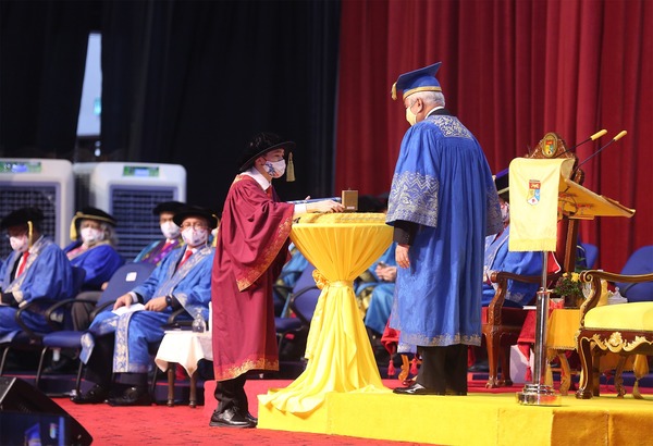 You (in red robes) collecting the Doctorate Gold Award at UKM's 49th convocation ceremony.