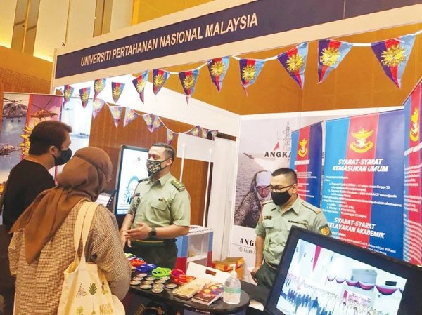 The Universiti Pertahanan Nasional Malaysia (UPNM) booth at the Jom Masuk IPT programme at Aspirasi Keluarga Malaysia.