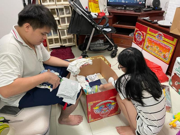 Yong and Du packing up their son's belongings.