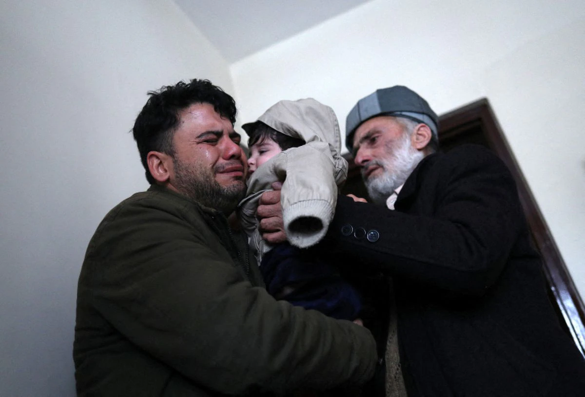 Afghan Baby Lost During Airlift In Kabul Reunites With Family After 4 ...