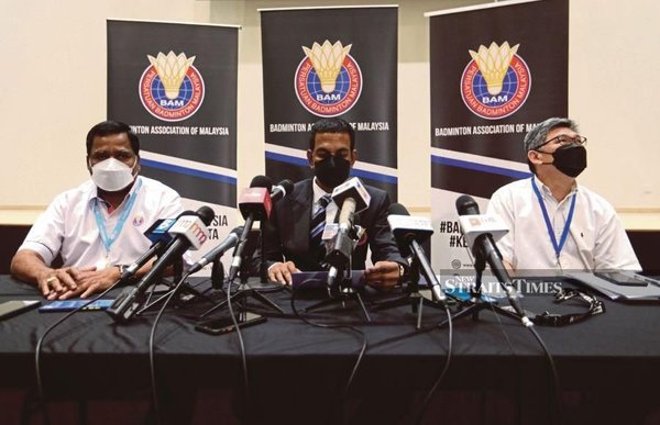 BAM deputy presidents Jahaberdeen (centre) and V Subramaniam (left), with BAM secretary-general Kenny Goh.