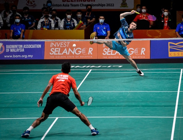 Men's singles Lee (back) battling against his opponent Chico Aura.