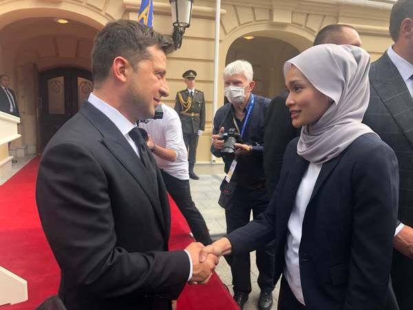 First Secretary Fadhilah Daud congratulating President Volodymyr Zelenskyy on the 30th Anniversary of the Independence Day of Ukraine during the official reception at the Mariinsky Palace last year.