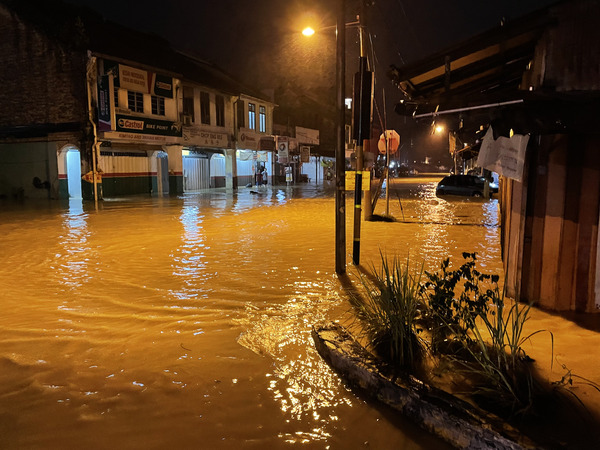 Flooding situation in Hulu Langat, Selangor on 18 December 2021.