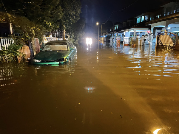 Flooding in Kapar in Klang, Selangor on 19 December 2021.