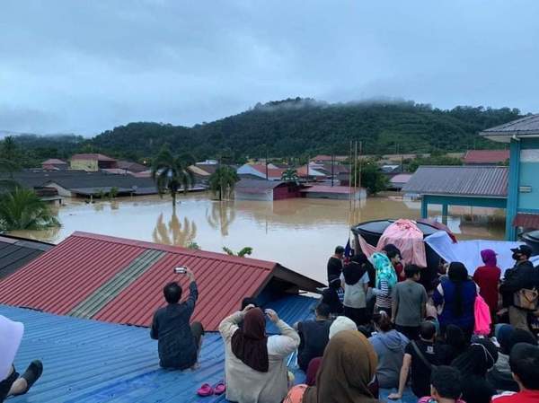 Residents of Taman Sri Nanding in Hulu Selangor huddling together on the rooftop of Surau Al-Munir after their houses were flooded on 19 December 2021.