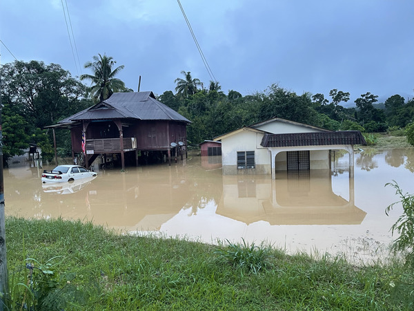 Flooding in Hulu Langat, Selangor on the morning of 19 December 2021.