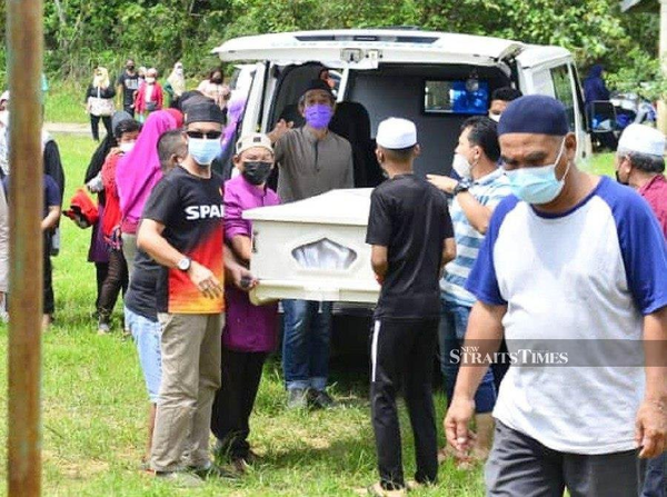 Year Five student Muhammad Hafdan Qurbani Azhar was buried in Kampung Gelugor Muslim cemetery yesterday.