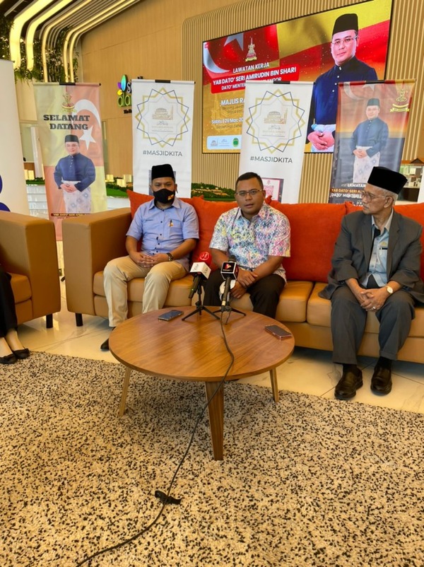 Sesi sidang media bersama Menteri Besar Selangor dan Pengerusi Masjid Baiturrahman Dato Sayed Jaafar.