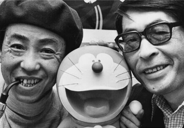 Hiroshi Fujimoto (left) with the beloved character 'Doraemon' (middle) and Motoo Abiko (right).